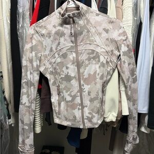 lululemon athletica Women's Light Neutral Camo Jacket